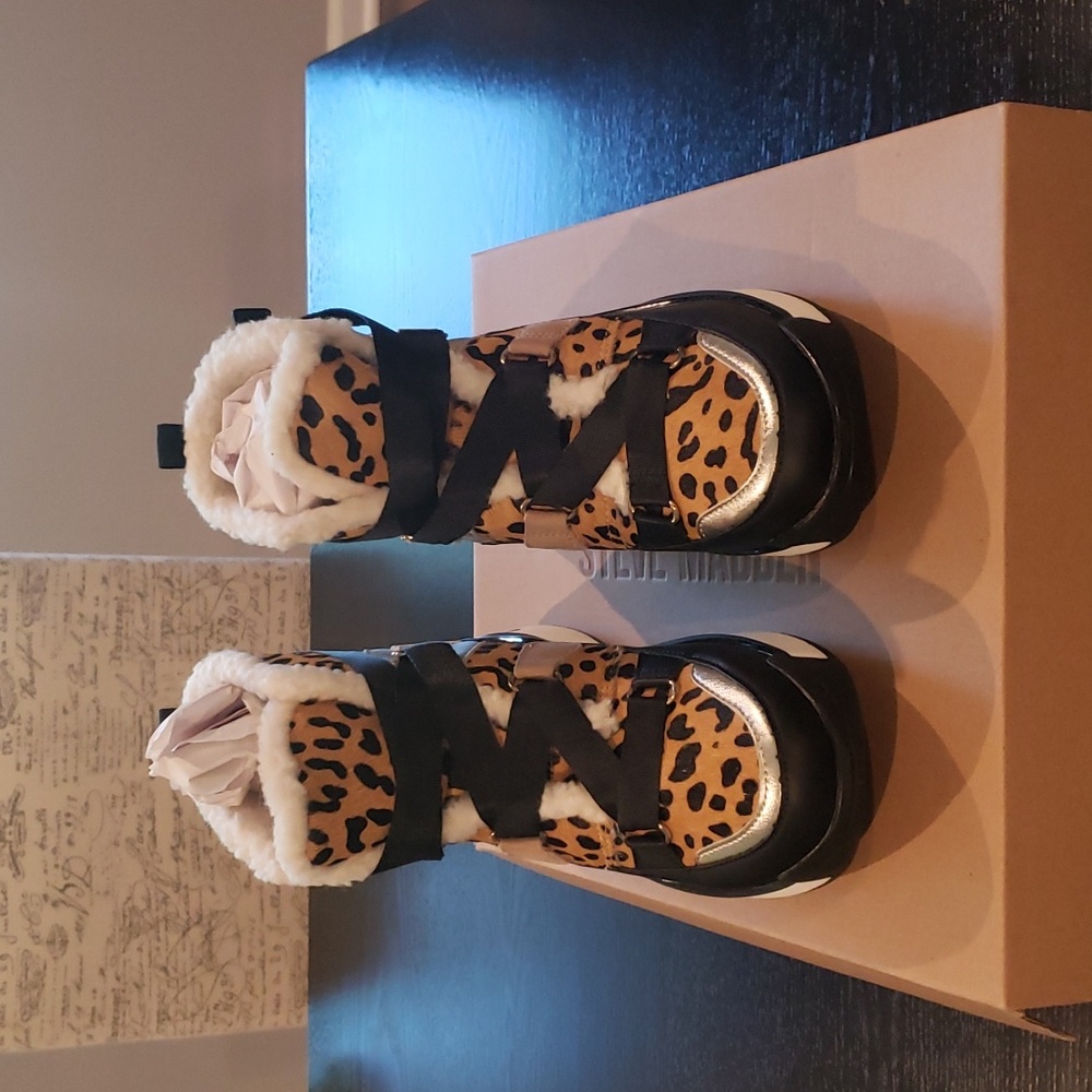 NWB! Steve Madden "Chilled" Sneaker/Boot